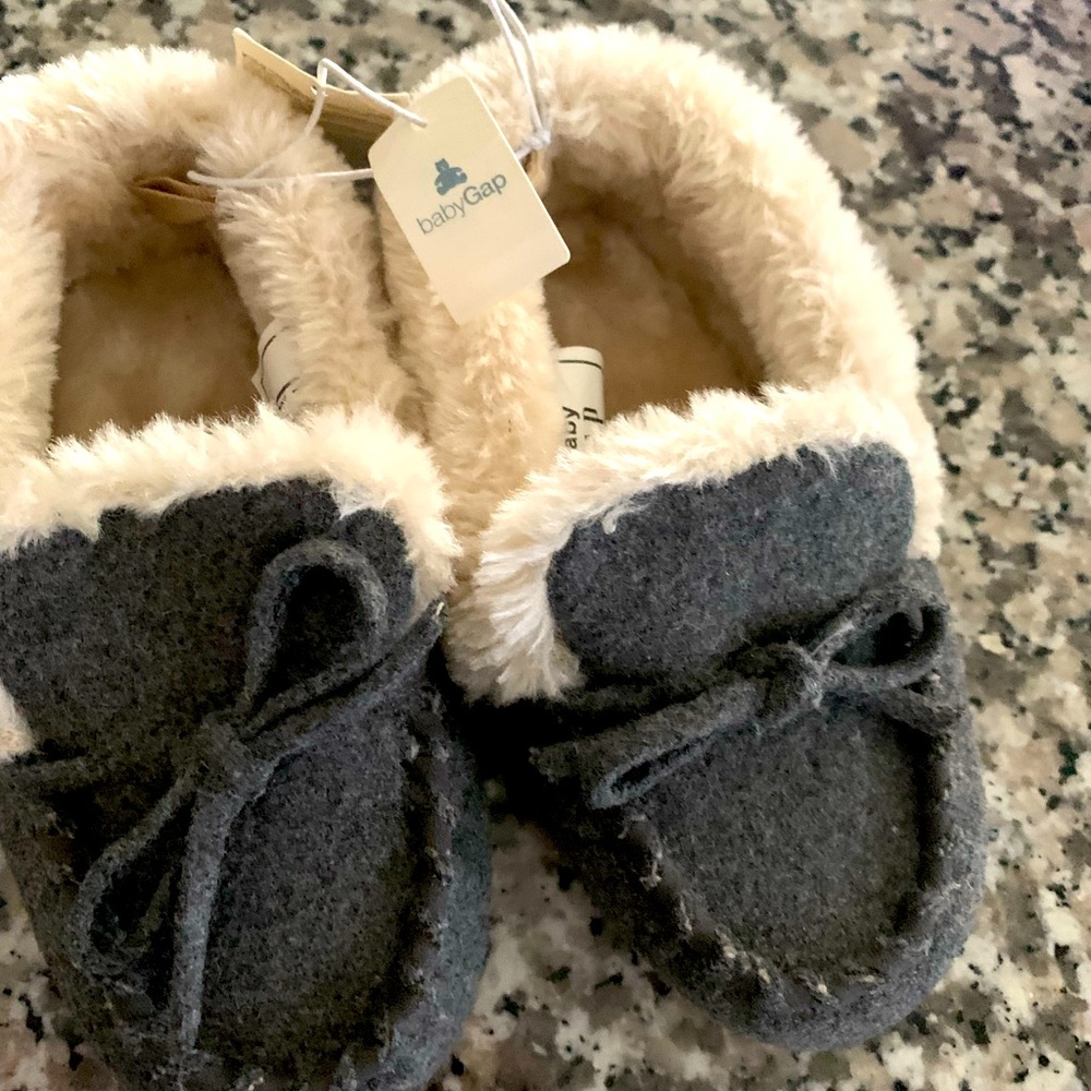Gap moccasin